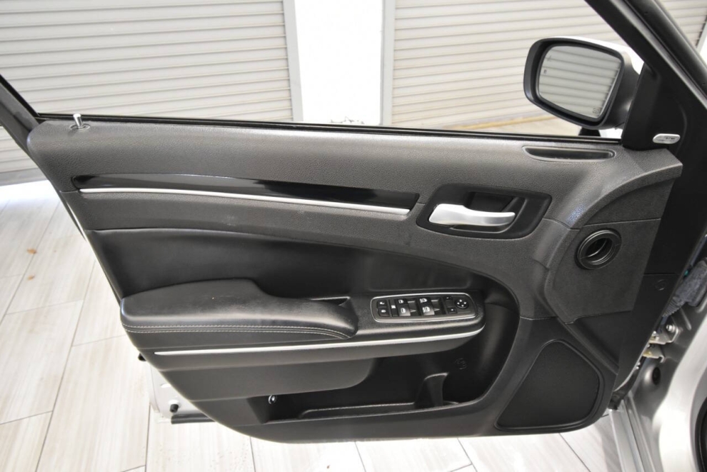 2022 Chrysler 300 S V6 4dr Sedan, Silver, Mileage: 63,046 - photo 10