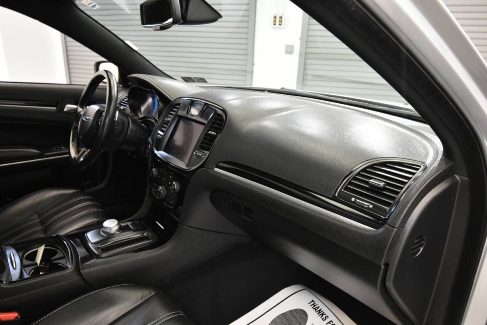 2022 Chrysler 300 S V6 4dr Sedan, Silver, Mileage: 63,046 - photo 13