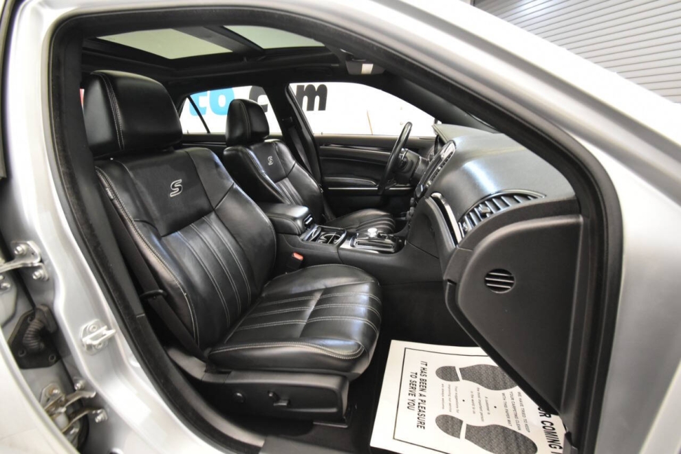 2022 Chrysler 300 S V6 4dr Sedan, Silver, Mileage: 63,046 - photo 14