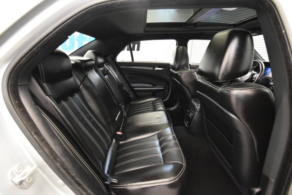 2022 Chrysler 300 S V6 4dr Sedan, Silver, Mileage: 63,046 - photo 15