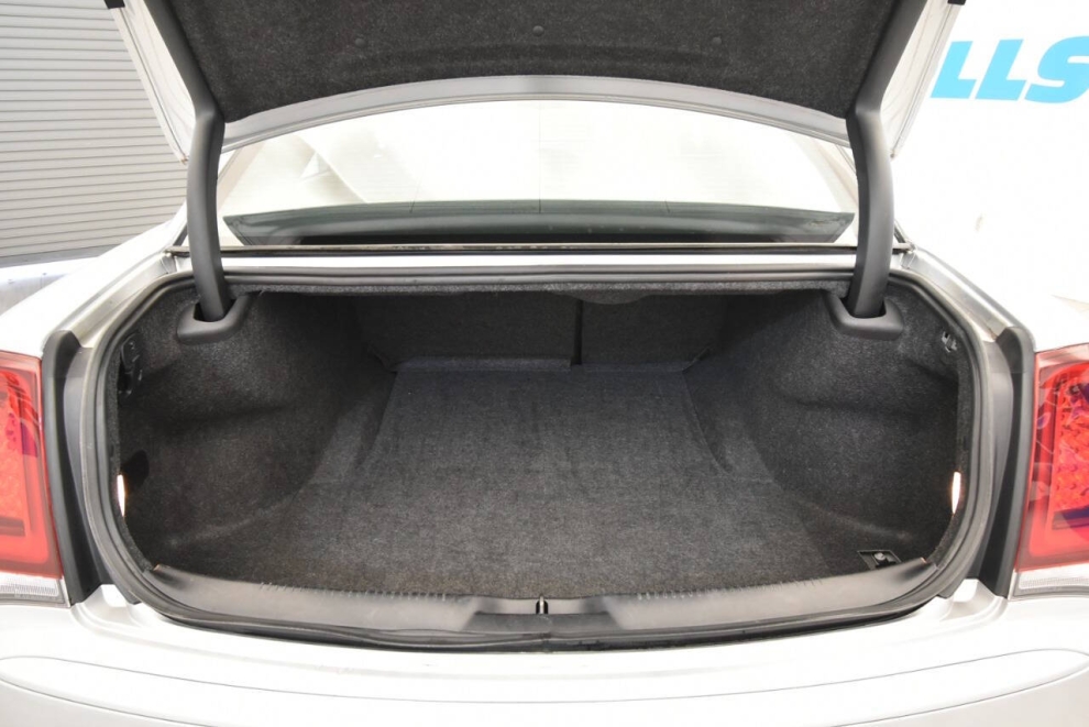 2022 Chrysler 300 S V6 4dr Sedan, Silver, Mileage: 63,046 - photo 18
