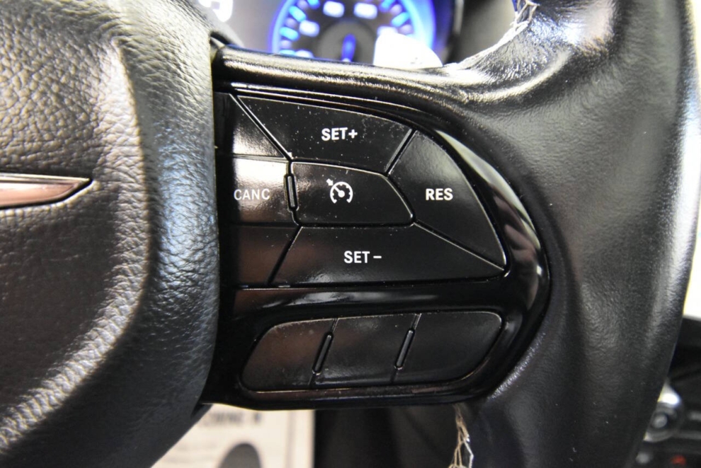 2022 Chrysler 300 S V6 4dr Sedan, Silver, Mileage: 63,046 - photo 27