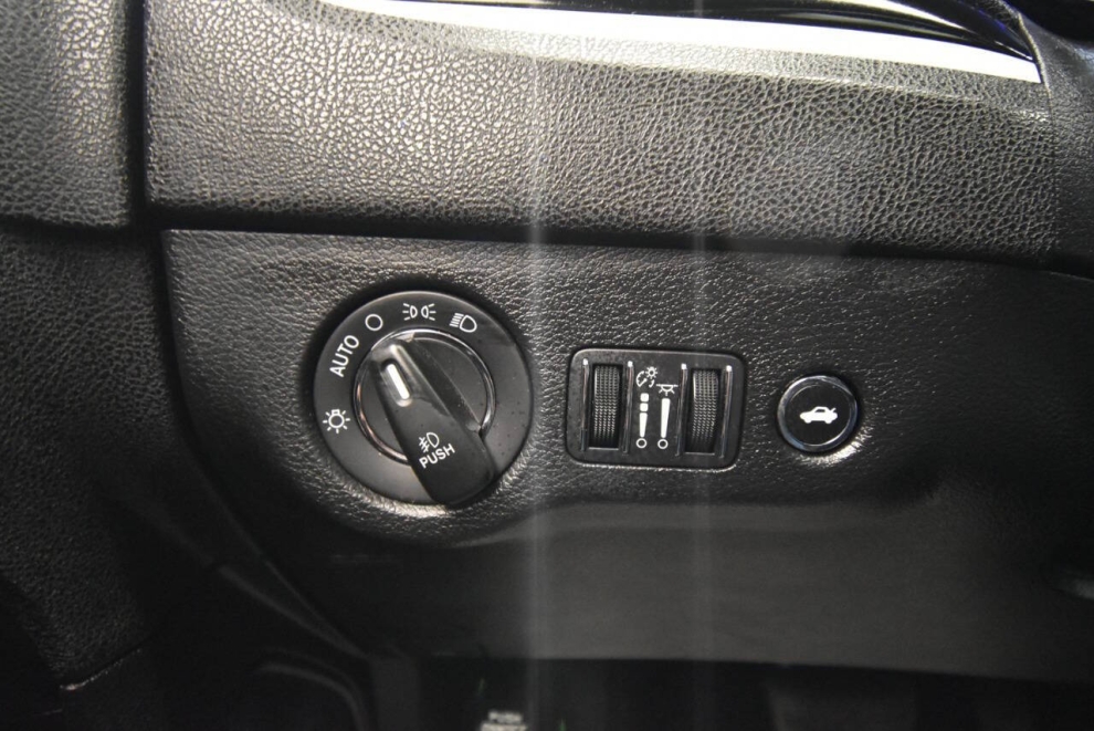 2022 Chrysler 300 S V6 4dr Sedan, Silver, Mileage: 63,046 - photo 29