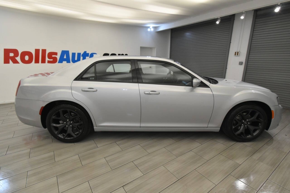 2022 Chrysler 300 S V6 4dr Sedan, Silver, Mileage: 63,046 - photo 5