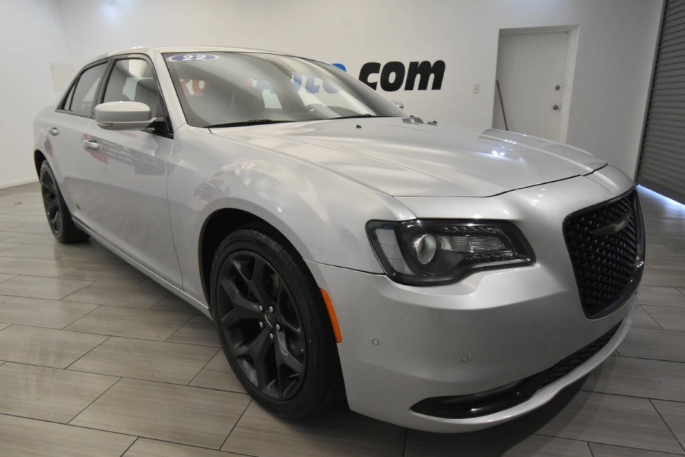 2022 Chrysler 300 S V6 4dr Sedan, Silver, Mileage: 63,046 - photo 6