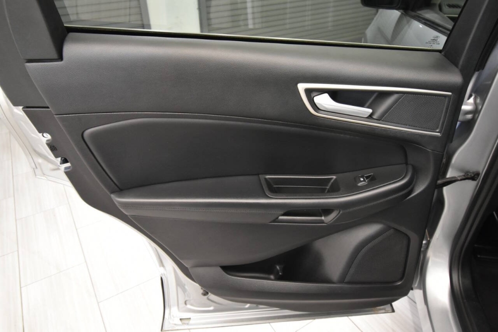 2021 Ford Edge, Silver, Mileage: 90,311 - photo 13