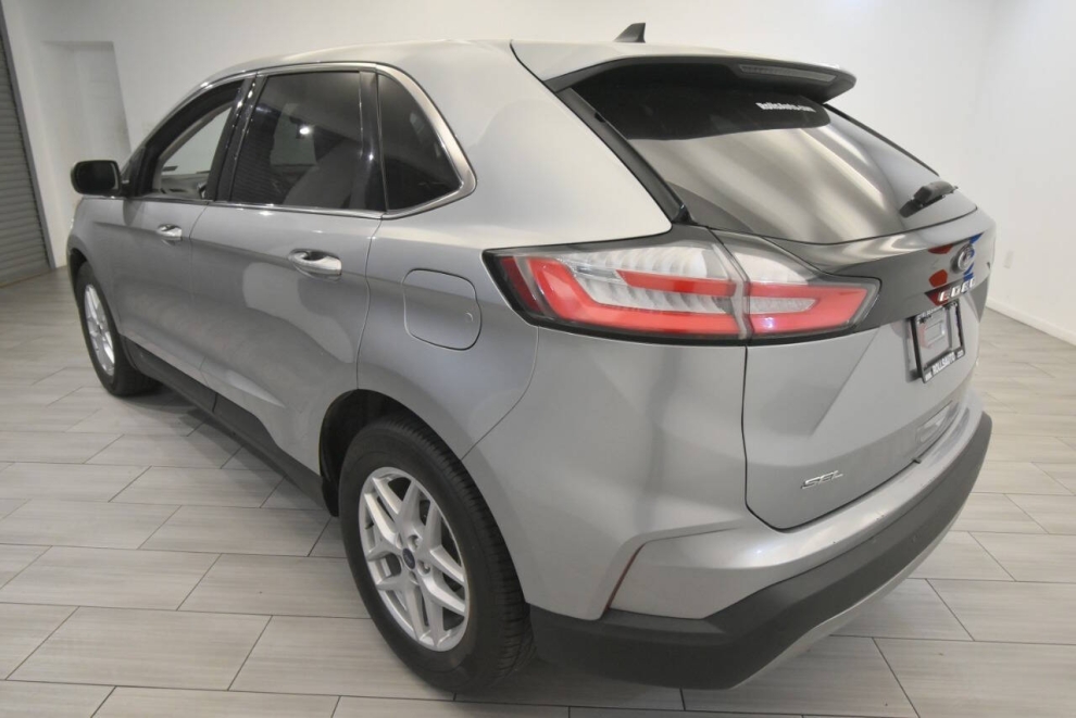 2021 Ford Edge, Silver, Mileage: 90,311 - photo 2