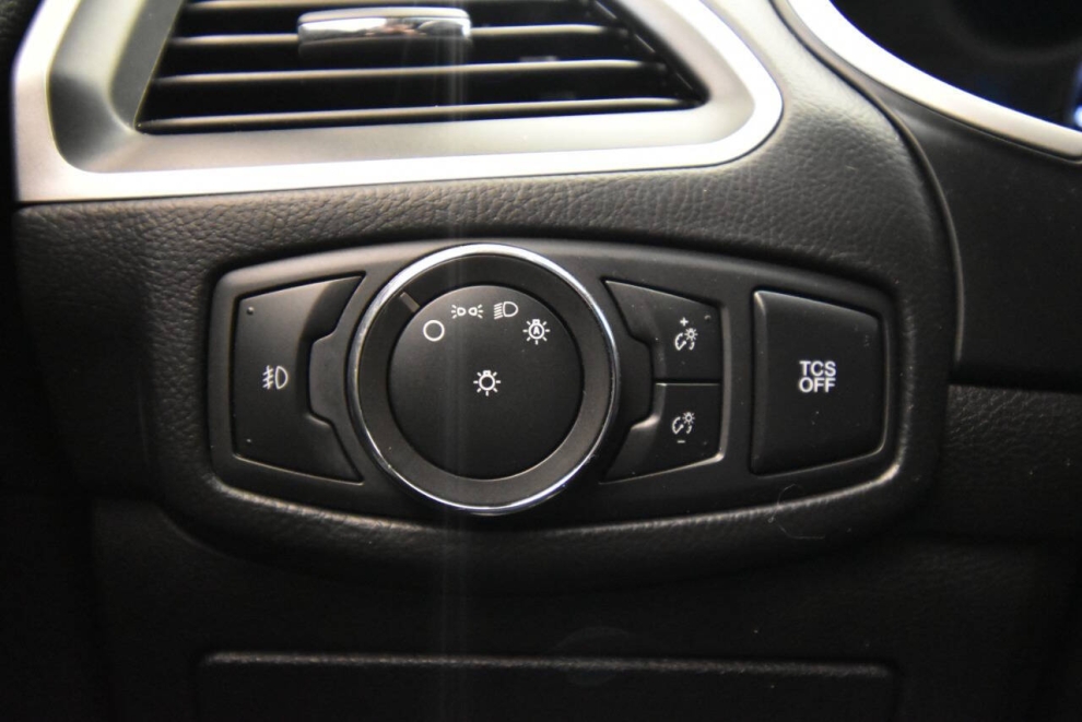 2021 Ford Edge, Silver, Mileage: 90,311 - photo 27