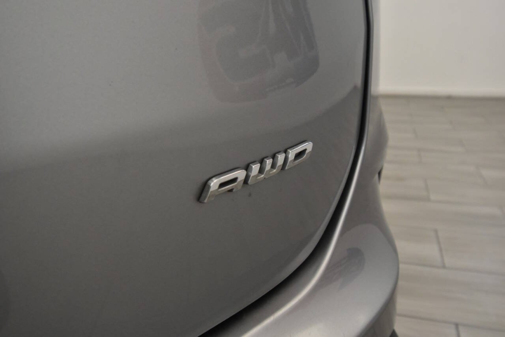 2021 Ford Edge, Silver, Mileage: 90,311 - photo 31
