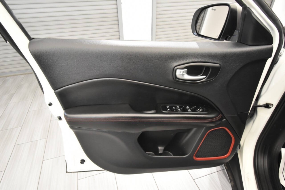 2021 Jeep Compass Trailhawk 4x4 4dr SUV, White, Mileage: 79,117 - photo 10