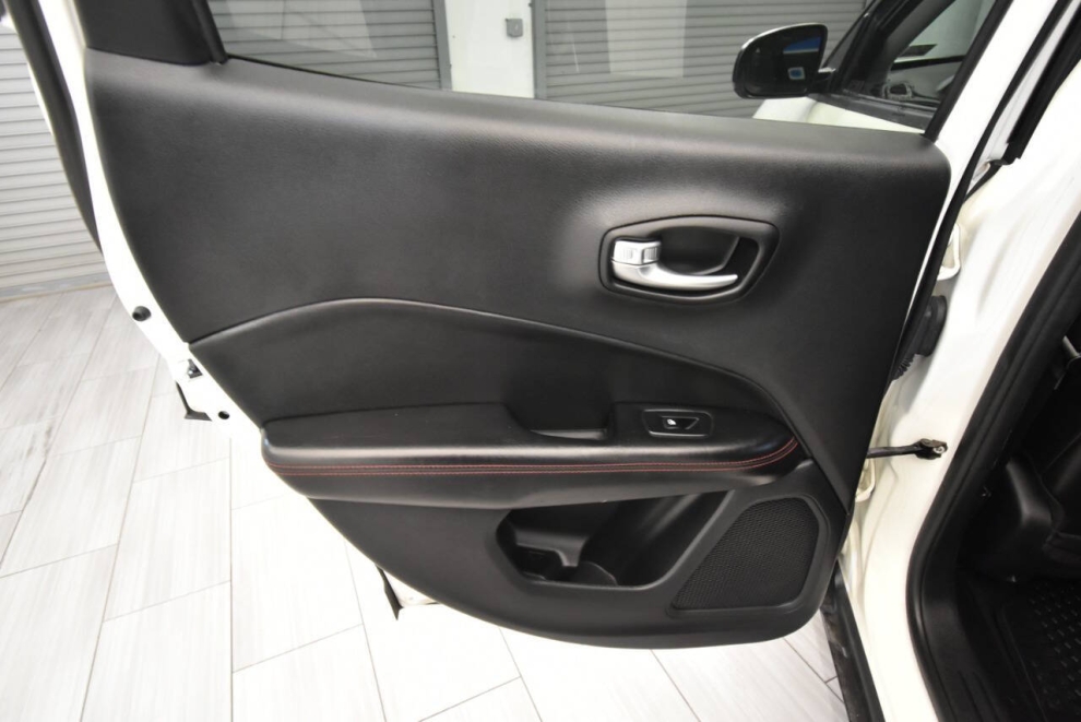 2021 Jeep Compass Trailhawk 4x4 4dr SUV, White, Mileage: 79,117 - photo 12