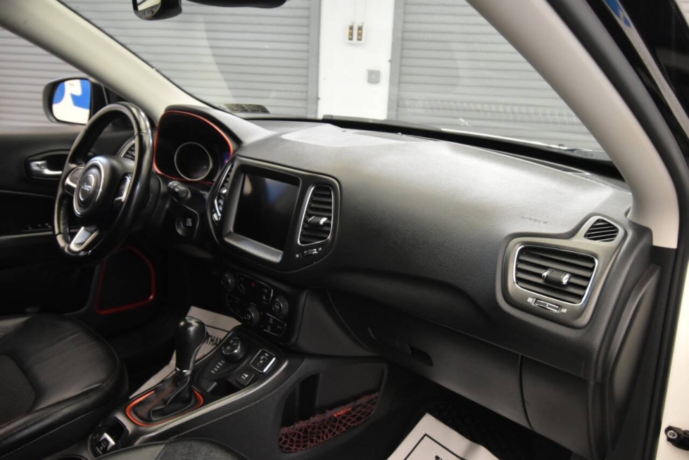 2021 Jeep Compass Trailhawk 4x4 4dr SUV, White, Mileage: 79,117 - photo 13