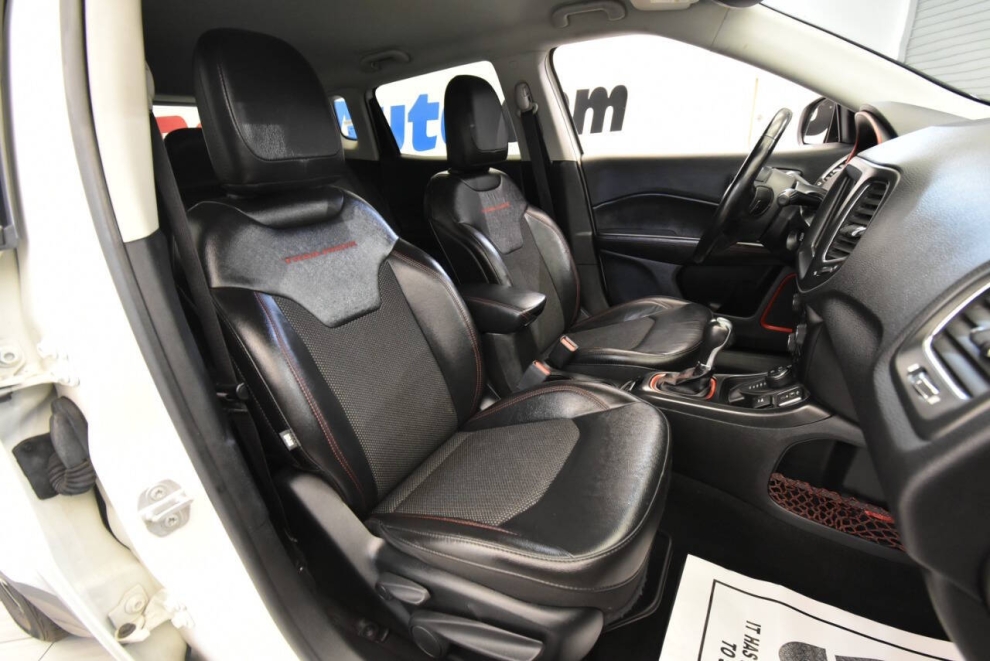2021 Jeep Compass Trailhawk 4x4 4dr SUV, White, Mileage: 79,117 - photo 14