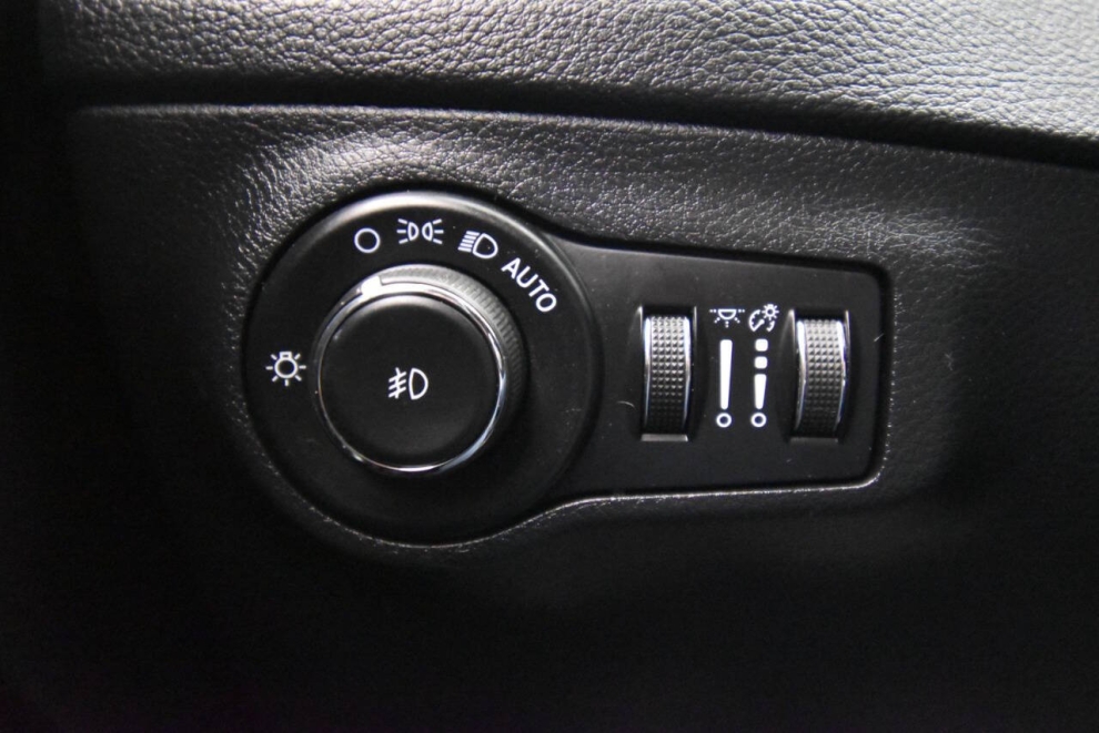 2021 Jeep Compass Trailhawk 4x4 4dr SUV, White, Mileage: 79,117 - photo 26