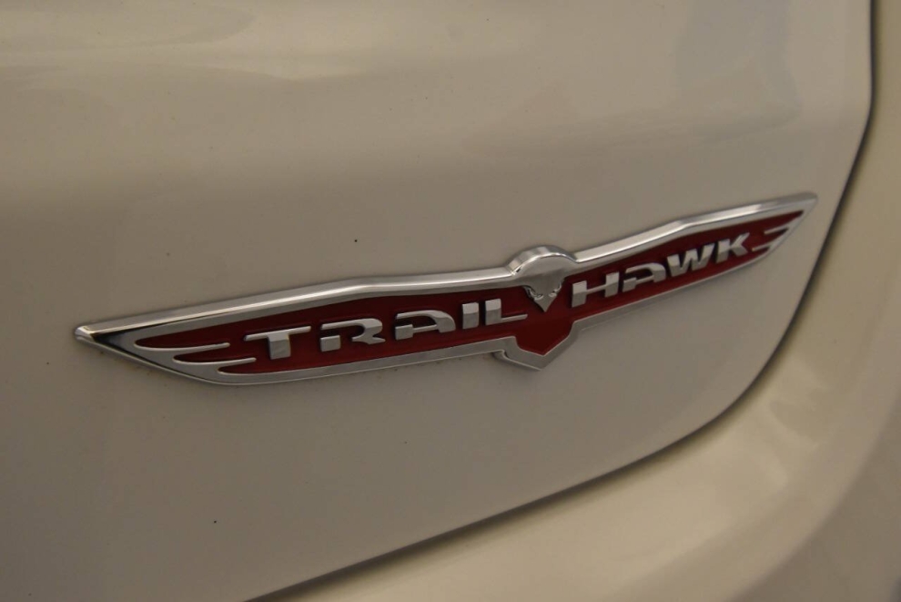 2021 Jeep Compass Trailhawk 4x4 4dr SUV, White, Mileage: 79,117 - photo 32