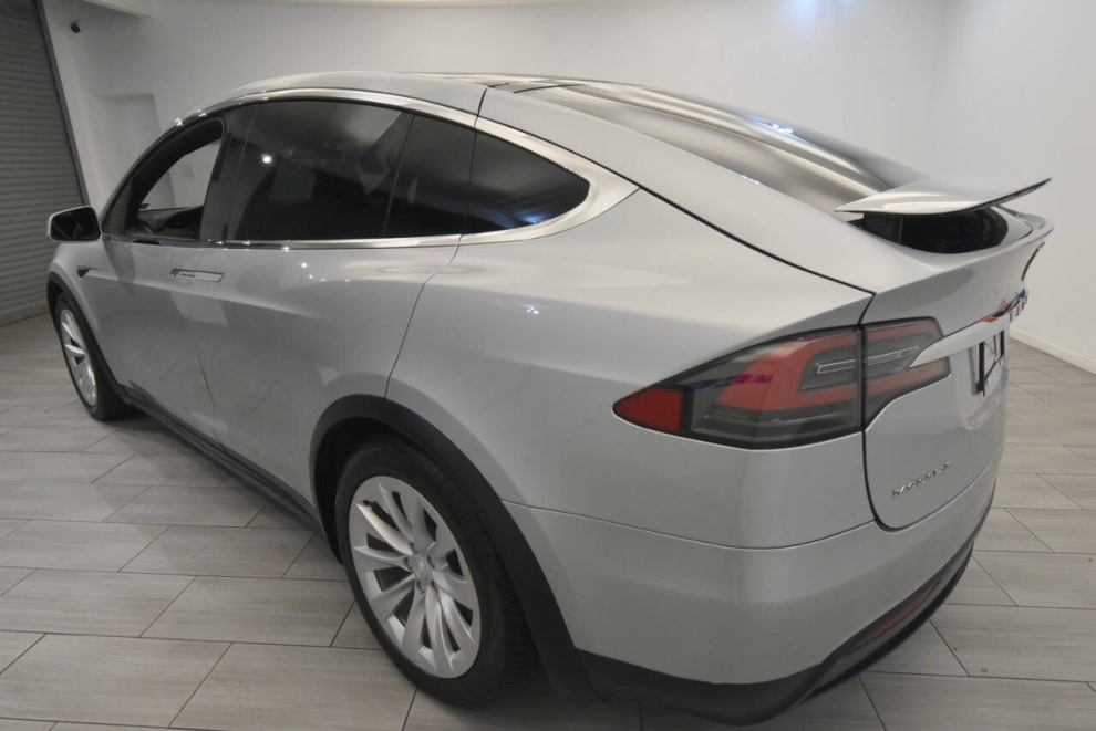 2018 Tesla Model X 100D, Silver, Mileage: 89,939 - photo 2