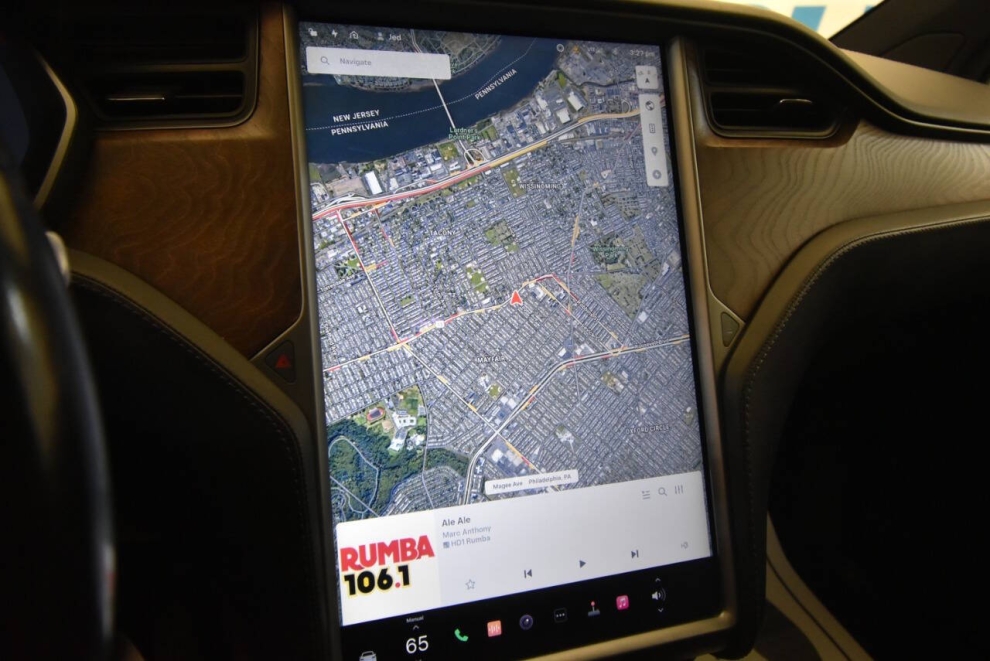 2018 Tesla Model X 100D, Silver, Mileage: 89,939 - photo 21