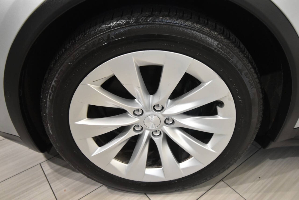 2018 Tesla Model X 100D, Silver, Mileage: 89,939 - photo 9