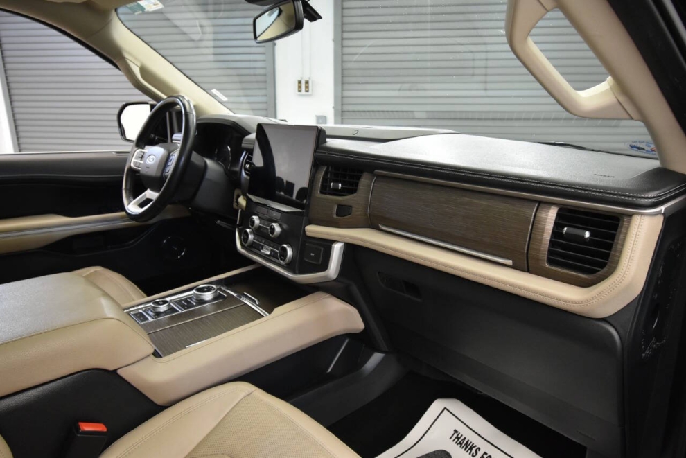 2022 Ford Expedition MAX Limited 4x4 4dr SUV, Black, Mileage: 80,670 - photo 16