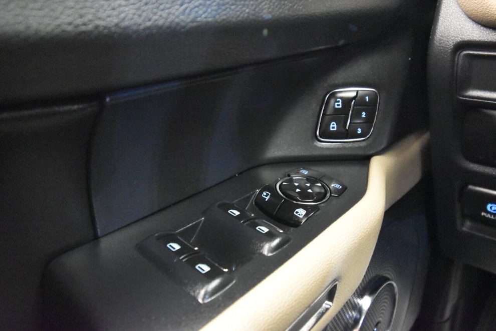 2022 Ford Expedition MAX Limited 4x4 4dr SUV, Black, Mileage: 80,670 - photo 34