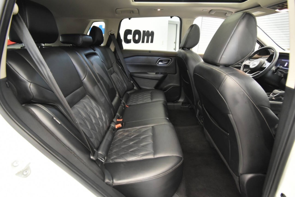 2022 Nissan Rogue Platinum AWD 4dr Crossover, White, Mileage: 73,143 - photo 16