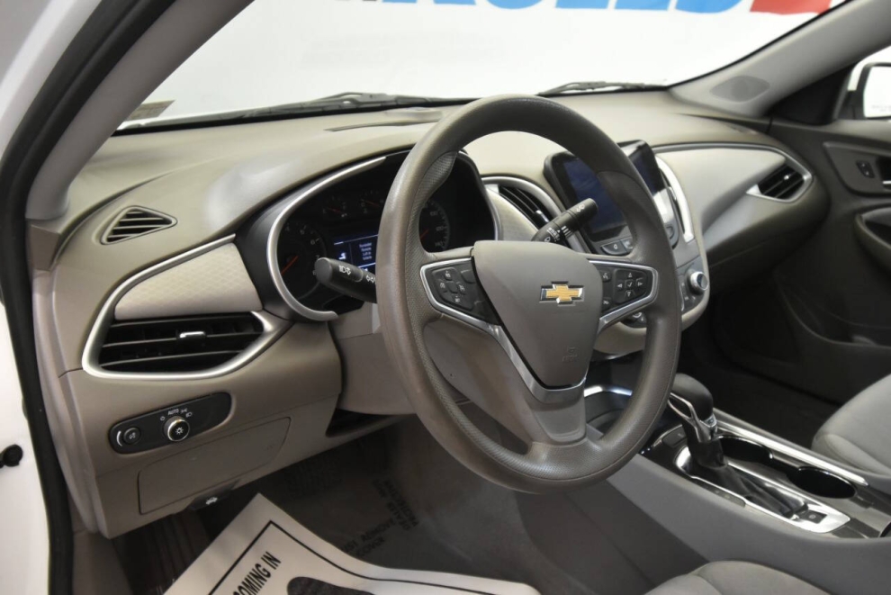 2022 Chevrolet Malibu LT 4dr Sedan, White, Mileage: 64,302 - photo 10