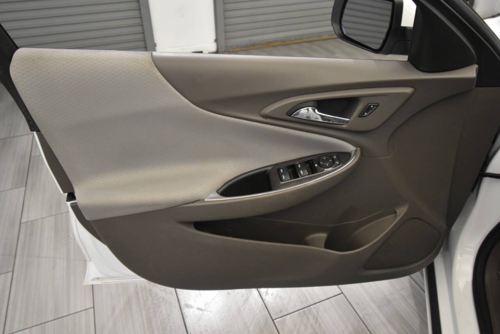 2022 Chevrolet Malibu LT 4dr Sedan, White, Mileage: 64,302 - photo 11