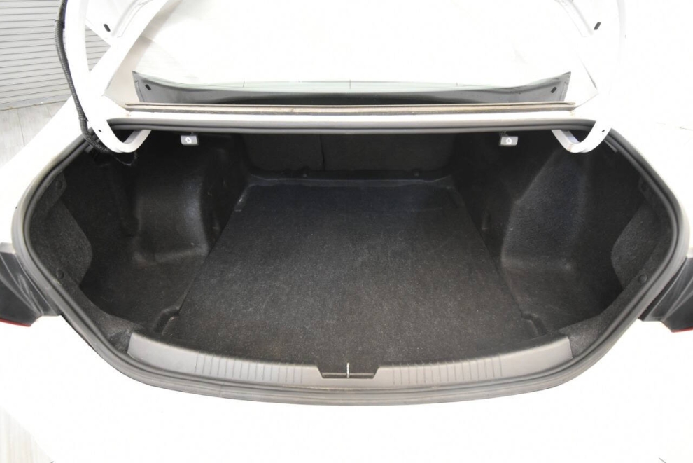 2022 Chevrolet Malibu LT 4dr Sedan, White, Mileage: 64,302 - photo 31