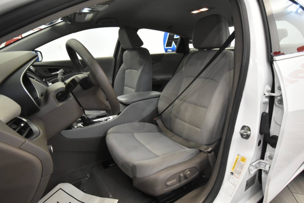 2022 Chevrolet Malibu LT 4dr Sedan, White, Mileage: 64,302 - photo 9