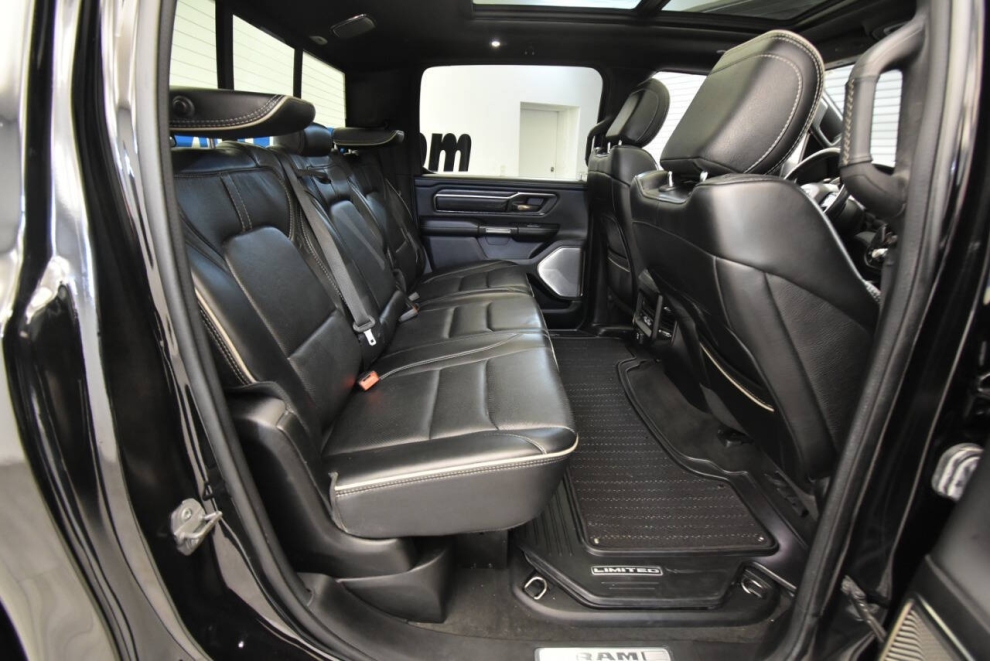 2021 RAM 1500 Limited 4x4 4dr Crew Cab 5.6 ft. SB Pickup, Black, Mileage: 78,595 - photo 17