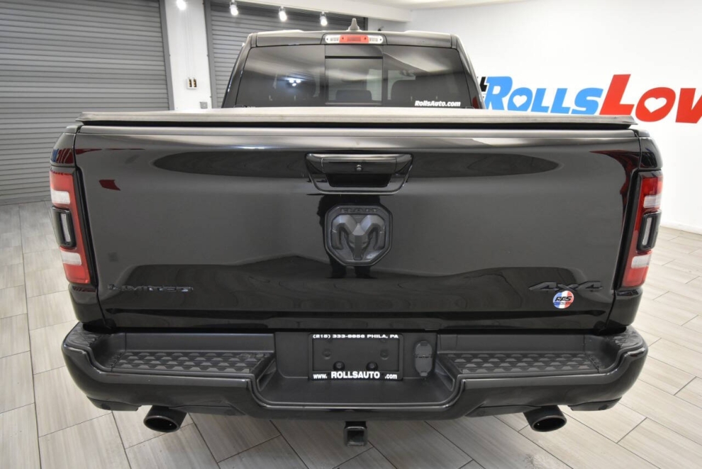 2021 RAM 1500 Limited 4x4 4dr Crew Cab 5.6 ft. SB Pickup, Black, Mileage: 78,595 - photo 3