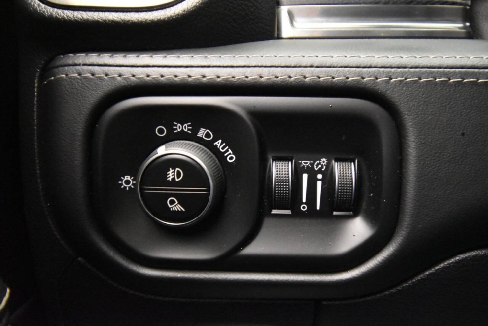 2021 RAM 1500 Limited 4x4 4dr Crew Cab 5.6 ft. SB Pickup, Black, Mileage: 78,595 - photo 32