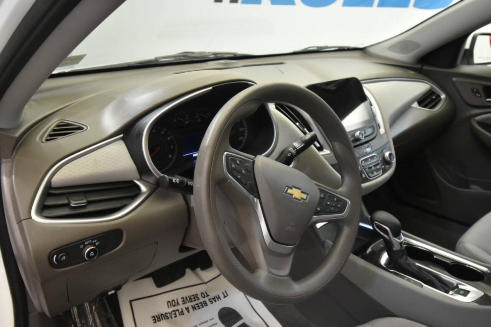 2022 Chevrolet Malibu LT 4dr Sedan, White, Mileage: 100,825 - photo 10