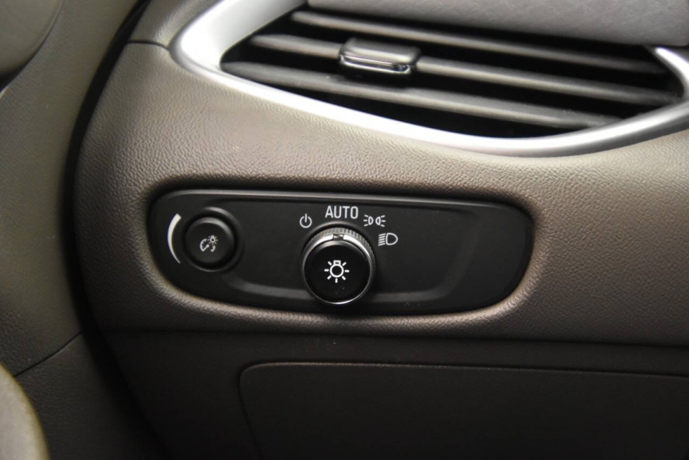 2022 Chevrolet Malibu LT 4dr Sedan, White, Mileage: 100,825 - photo 27
