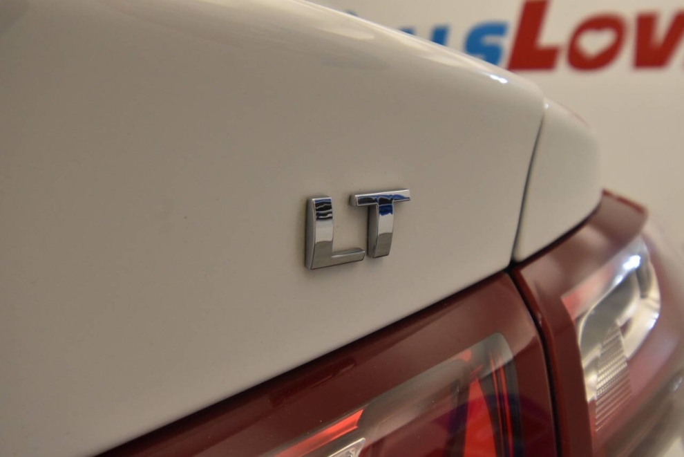 2022 Chevrolet Malibu LT 4dr Sedan, White, Mileage: 100,825 - photo 30