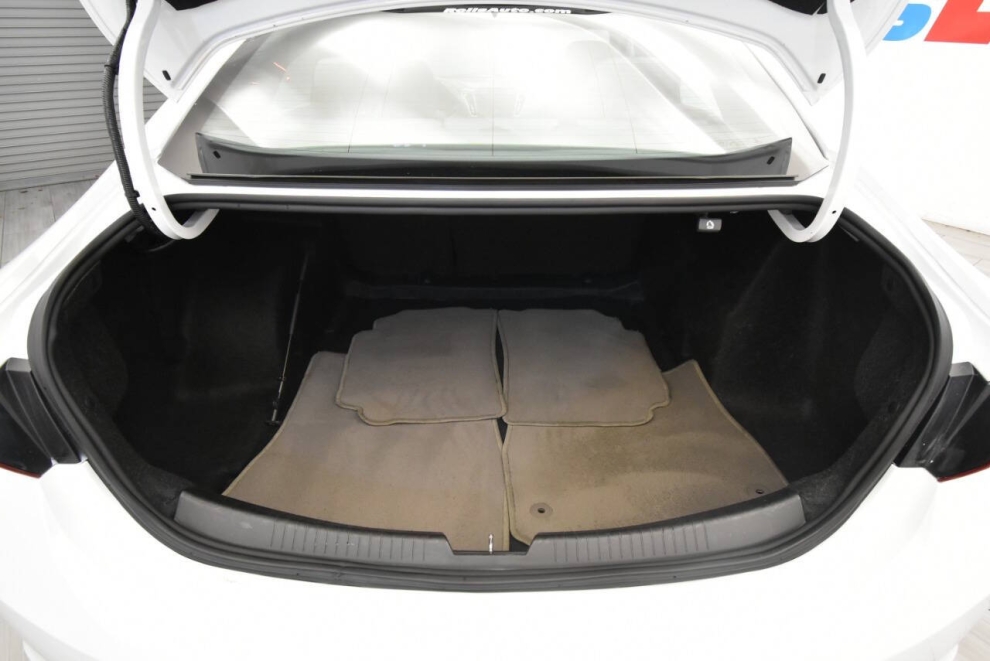 2022 Chevrolet Malibu LT 4dr Sedan, White, Mileage: 100,825 - photo 31