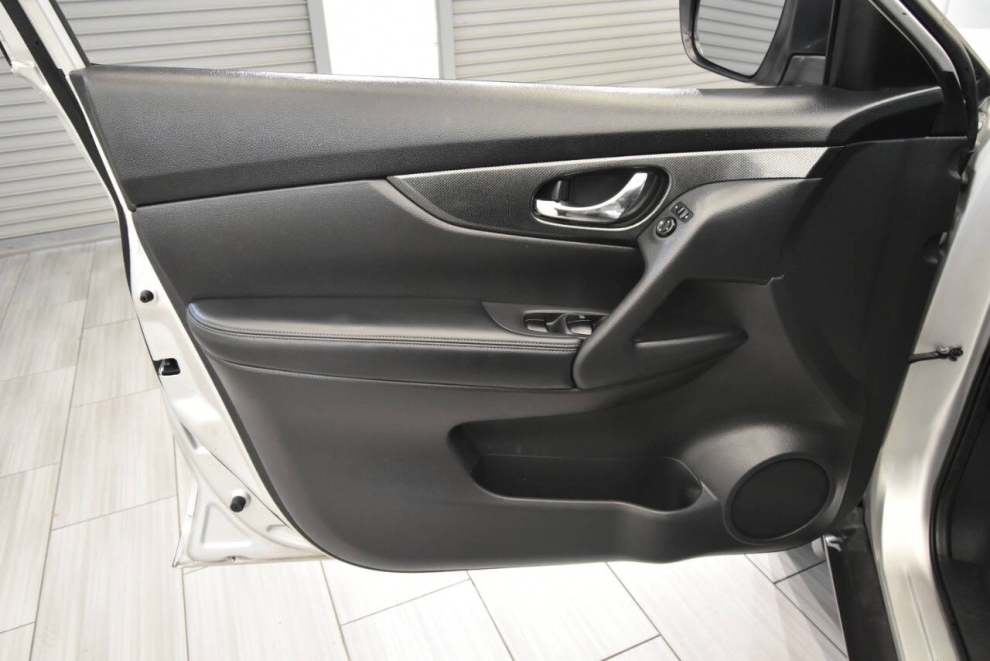 2016 Nissan Rogue, Silver, Mileage: 97,109 - photo 11