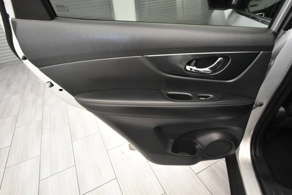 2016 Nissan Rogue, Silver, Mileage: 97,109 - photo 13