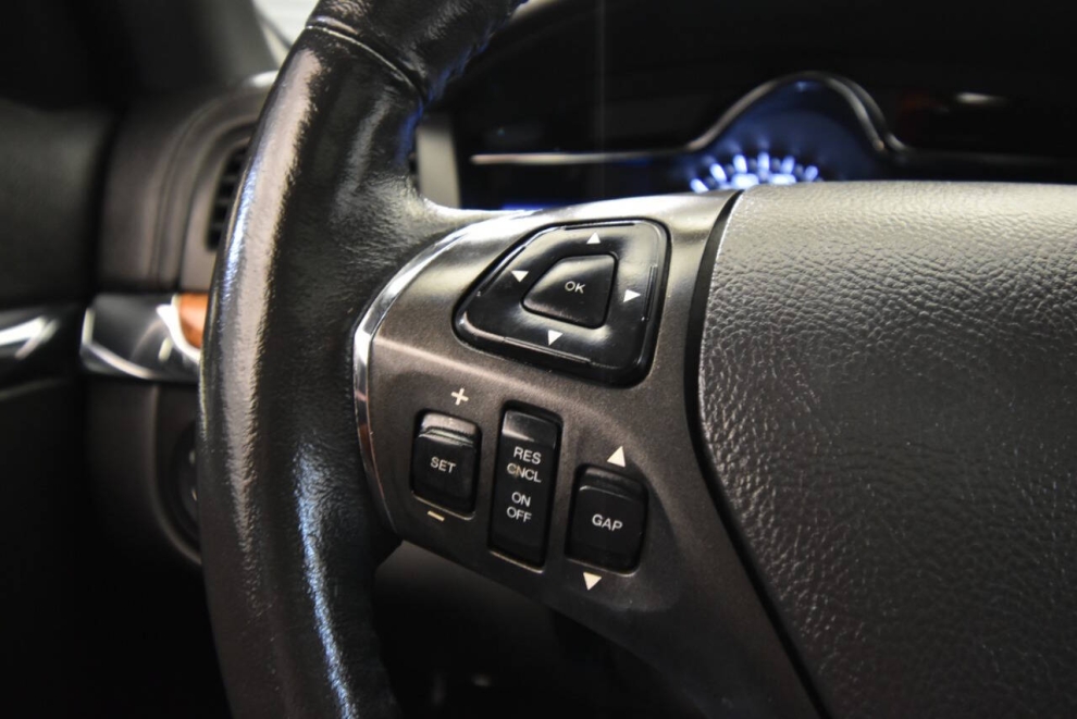 2013 Lincoln MKS Base AWD 4dr Sedan, Silver, Mileage: 81,137 - photo 25
