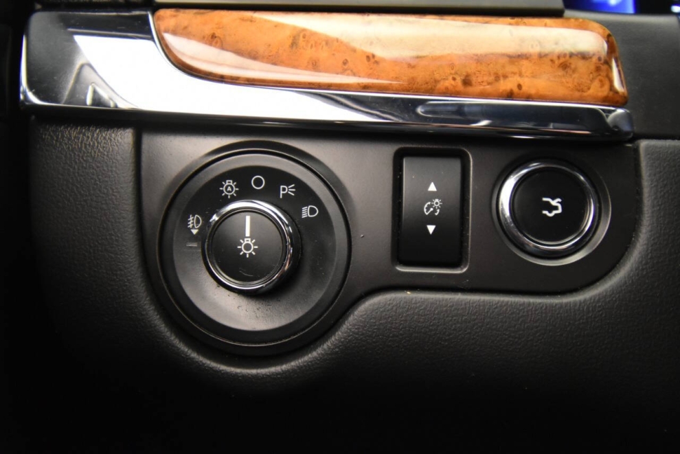 2013 Lincoln MKS Base AWD 4dr Sedan, Silver, Mileage: 81,137 - photo 27