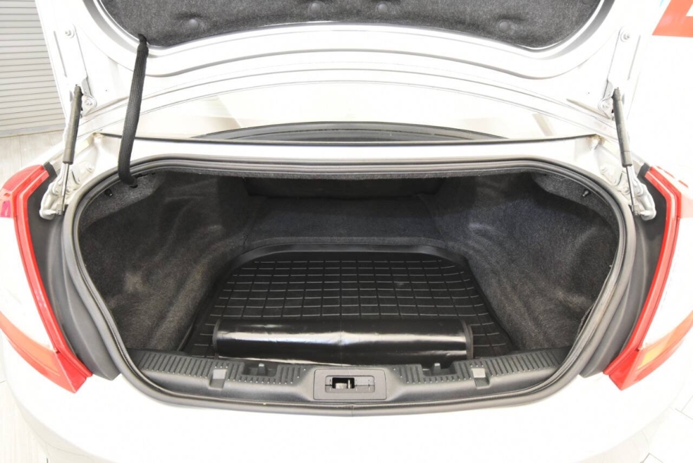 2013 Lincoln MKS Base AWD 4dr Sedan, Silver, Mileage: 81,137 - photo 33
