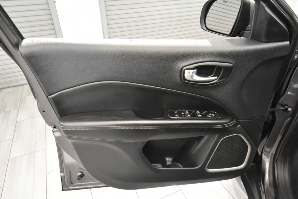 2021 Jeep Compass 80th Anniversary Edition 4x4 4dr SUV, Gray, Mileage: 86,743 - photo 11