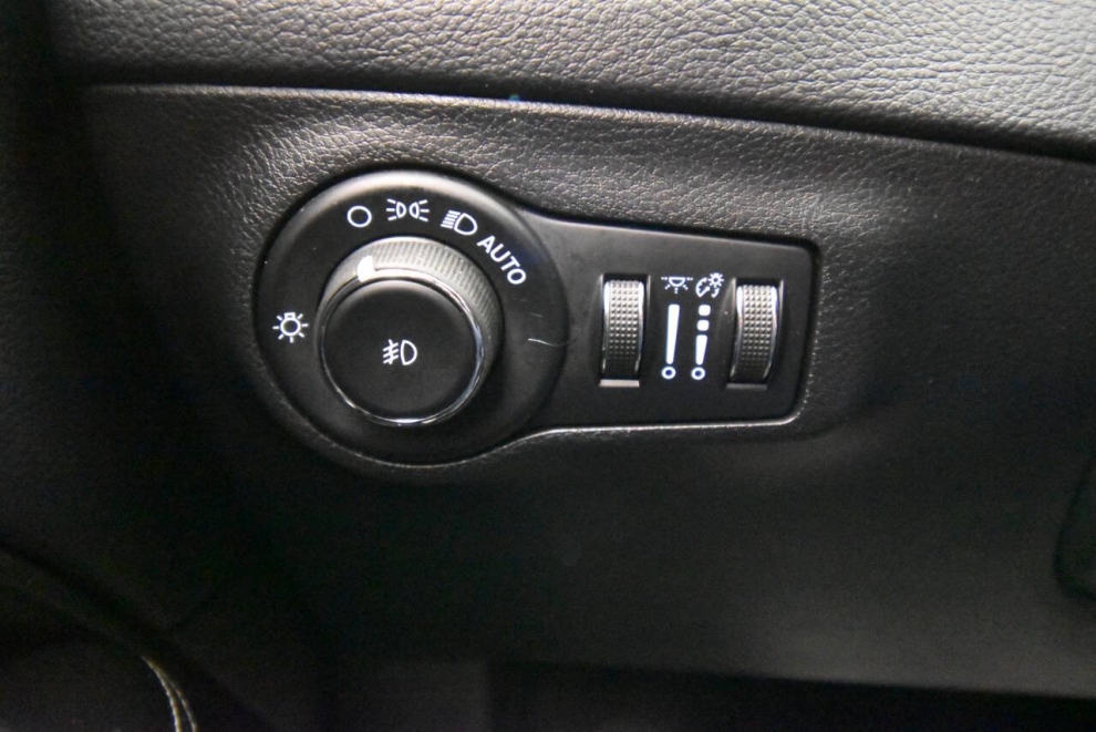 2021 Jeep Compass 80th Anniversary Edition 4x4 4dr SUV, Gray, Mileage: 86,743 - photo 27