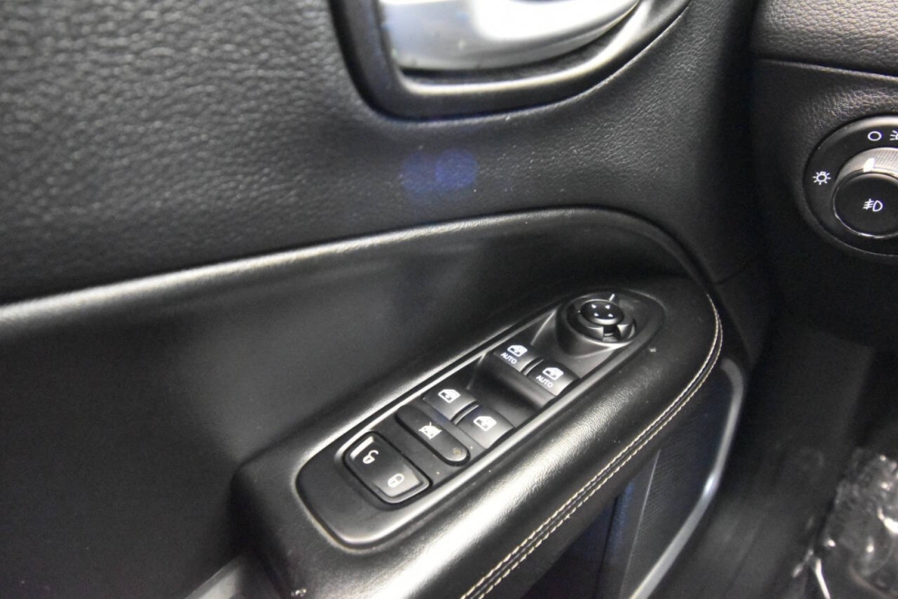 2021 Jeep Compass 80th Anniversary Edition 4x4 4dr SUV, Gray, Mileage: 86,743 - photo 28