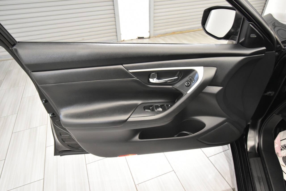 2018 Nissan Altima SL, Black, Mileage: 112,360 - photo 11