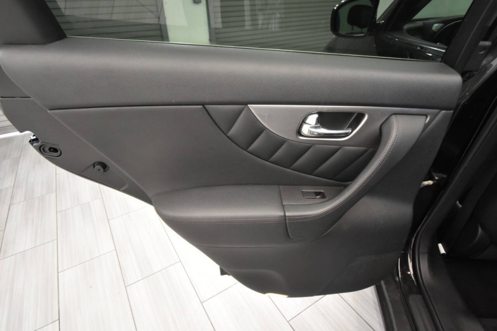 2017 Infiniti QX70 Base AWD 4dr SUV, Black, Mileage: 118,755 - photo 13