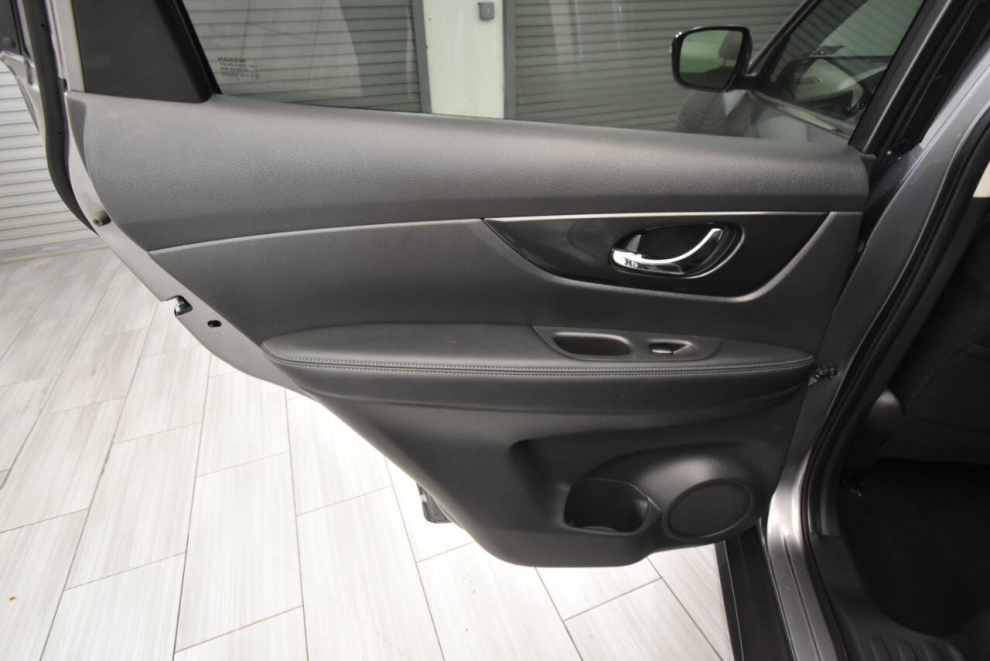 2020 Nissan Rogue SL AWD, Gray, Mileage: 86,362 - photo 13