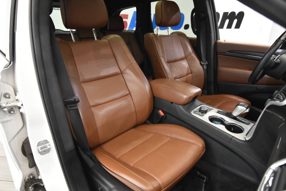 2018 Jeep Grand Cherokee Summit 4x4 4dr SUV, White, Mileage: 105,654 - photo 15