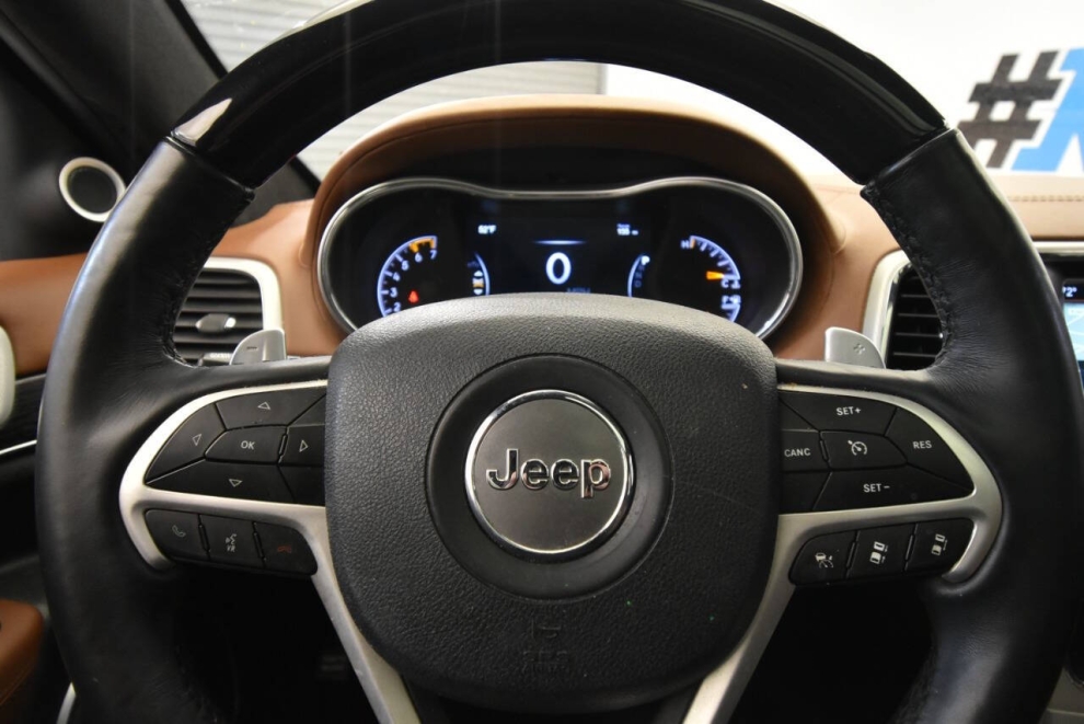 2018 Jeep Grand Cherokee Summit 4x4 4dr SUV, White, Mileage: 105,654 - photo 24