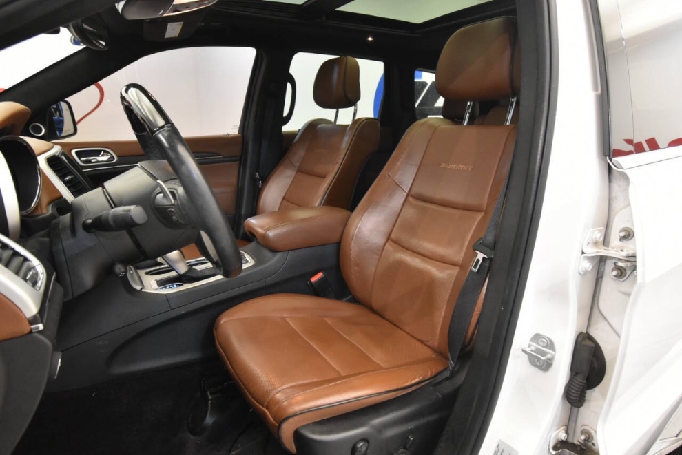 2018 Jeep Grand Cherokee Summit 4x4 4dr SUV, White, Mileage: 105,654 - photo 9
